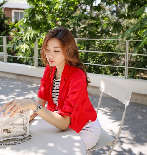 3 kiểu áo khoác công sở duyên dáng bất chấp nóng