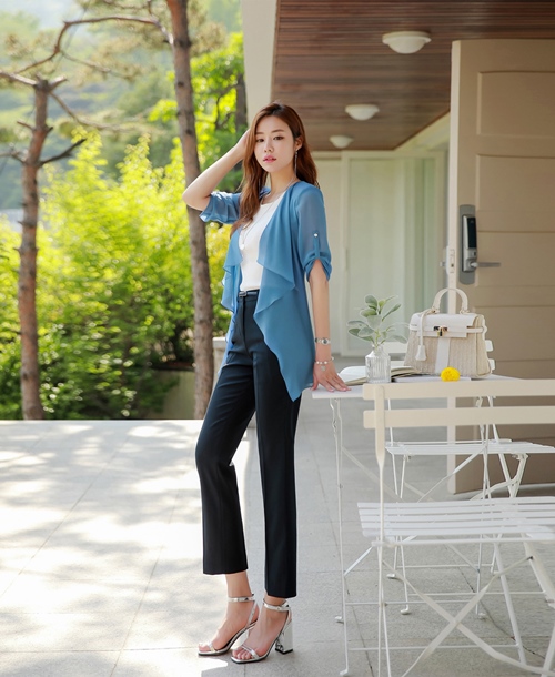 3 kiểu áo khoác công sở duyên dáng bất chấp nóng